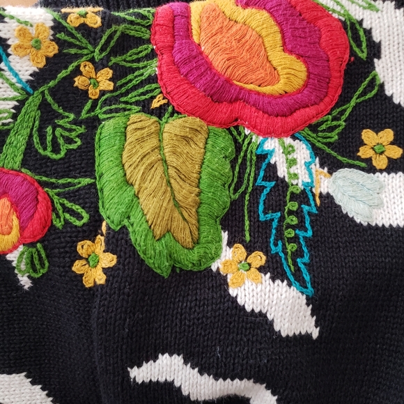 Vintage Outlander Floral and Animal Print Sweater - Picture 13 of 16